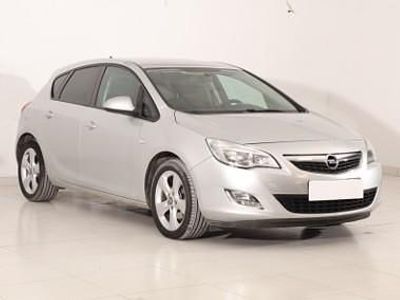 Srebrny Używany 2012 Opel Astra Hatchback | 17 499 zł (Dobra cena)