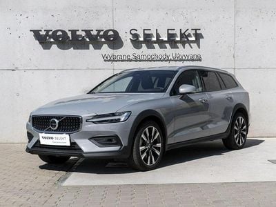 Używany Volvo V60 CC 250 KM (183 kW) 2023 Szary (metalik) Kombi