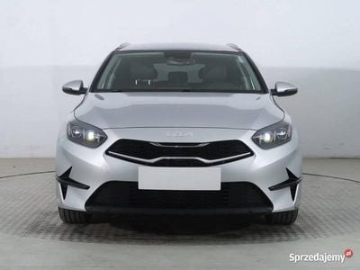 Srebrny Używany 2022 Kia Ceed Hatchback | 74 999 zł (Uczciwa cena)