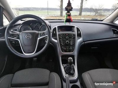 Srebrny Używany 2013 Opel Astra Kombi | 99 000 zł