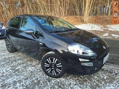 Używany Fiat Punto Young 77 KM (56 kW) 2015 Czarny Hatchback