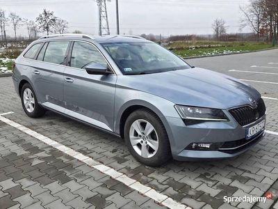 Szary Używany 2017 Skoda Superb Kombi | 77 000 zł