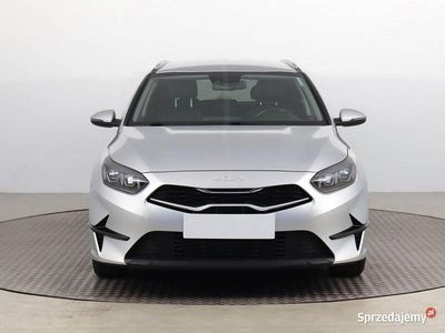 Używany Kia Ceed 2022 Srebrny Hatchback