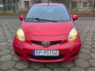 Używany Toyota Aygo 68 KM (50 kW) 2010 Bordowy Hatchback