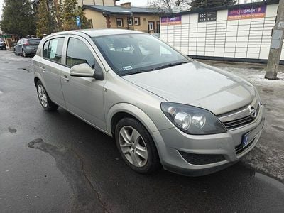 Używany Opel Astra 2011 Srebrny Hatchback