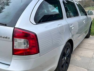 używany Skoda Octavia kombi 2.0 Ambiente DSG DPF