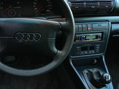 Używany Audi A4 1996 Inny kolor Sedan/Limuzyna