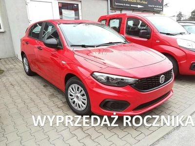 Czerwony jasny Używany 2018 Fiat Tipo Hatchback | 40 990 zł (Dobra cena)