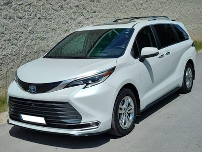 Biały Używany 2022 Toyota Sienna Minivan | 285 000 zł