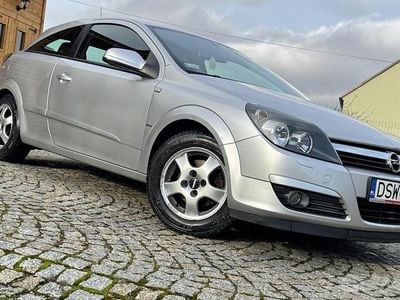 Srebrny (metalik) Używany 2005 Opel Astra Coupe | 8800 zł (Uczciwa cena)
