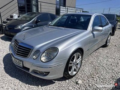 Srebrny Używany 2006 Mercedes E320 Sedan/Limuzyna | 15 900 zł