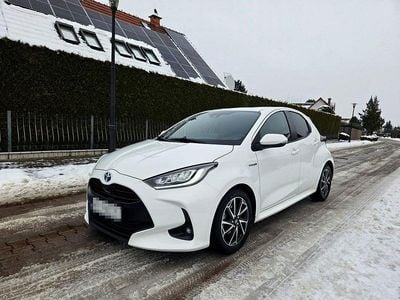 Używany Toyota Yaris Hybrid 116 KM (85 kW) 2021 Biały Hatchback