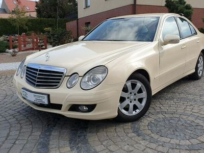 Inny kolor Używany 2009 Mercedes E200 Sedan/Limuzyna | 14 228 zł