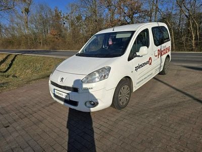 Biały Używany 2015 Peugeot Partner Minivan | 21 900 zł (Dobra cena)