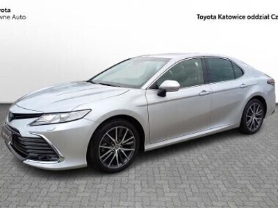 Używany Toyota Camry Executive 218 KM (160 kW) 2021 Srebrny Sedan/Limuzyna
