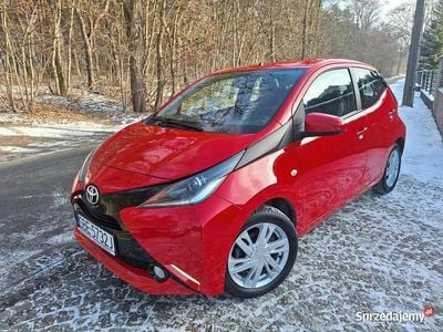 Czerwony Używany 2017 Toyota Aygo X-play Hatchback | 30 900 zł (Uczciwa cena)
