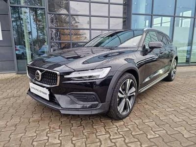 Czarny Używany 2023 Volvo V60 CC Kombi | 194 900 zł