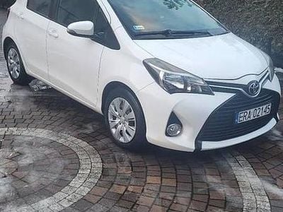 Biały Używany 2015 Toyota Yaris Sedan/Limuzyna | 27 000 zł (Dość drogi)