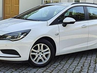 Używany Opel Astra 95 KM (69 kW) 2016 Biały Kombi