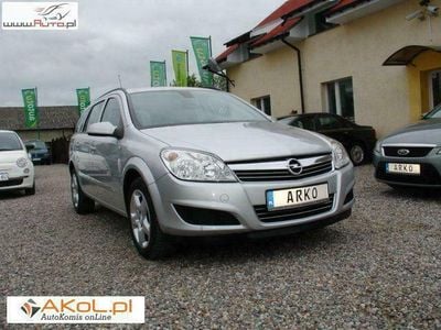 Używany Opel Astra 110 KM (80 kW) 2008 Srebrny (metalik) Sedan/Limuzyna