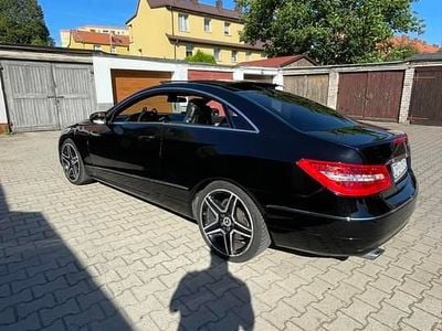 Używany Mercedes E250 2009 Czarny Coupe