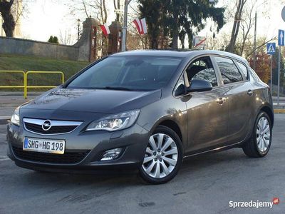 Używany Opel Astra 2011 Beżowy Hatchback