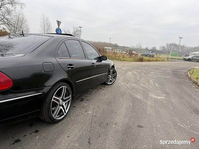 Czarny Używany 2004 Mercedes E270 Sedan/Limuzyna | 16 500 zł