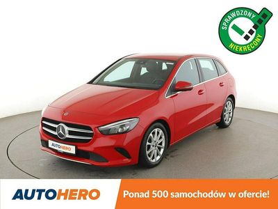 Czerwony (metalik) Używany 2019 Mercedes B180 Minivan | 71 400 zł