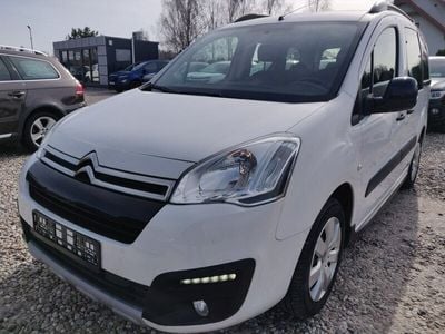 Biały Używany 2016 Citroën Berlingo Minivan | 42 900 zł (Dość drogi)
