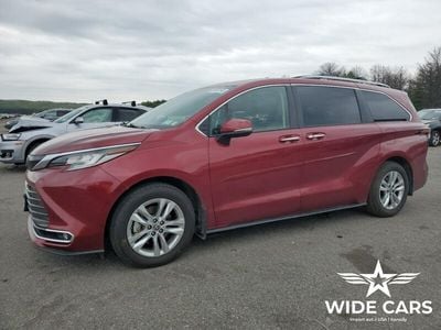 Bordowy (metalik) Używany 2022 Toyota Sienna Minivan | 88 800 zł