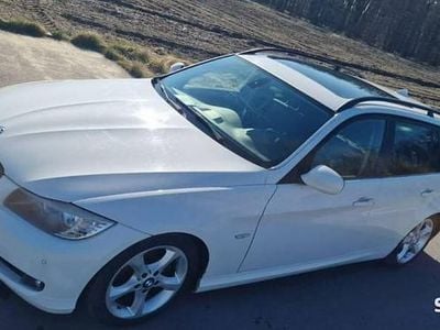 Biały Używany 2010 BMW 318 Kombi | 13 999 zł