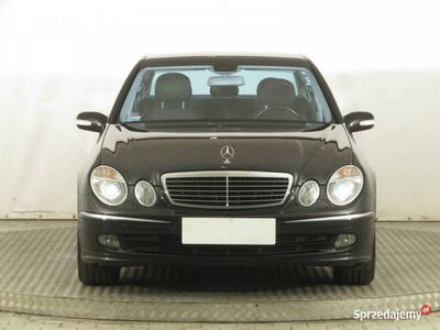 Mercedes E200