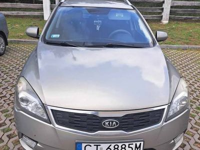 Używany Kia Ceed 90 KM (66 kW) 2011 Beżowy Hatchback