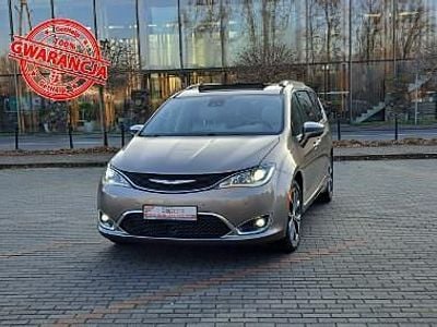 Używany Chrysler Pacifica Limited 291 KM (214 kW) 2017 Żółtozłoty Minivan