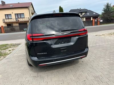Czarny (metalik) Używany 2022 Chrysler Pacifica SUV | 73 500 zł