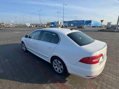 Używany Skoda Superb 2014 Biały Sedan/Limuzyna