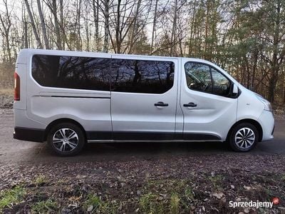 Srebrny Używany 2017 Renault Trafic Minivan | 54 900 zł (Dobra cena)