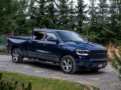 Niebieski ciemny (metalik) Używany 2020 RAM 1500 Pickup | 174 777 zł (Super Cena)