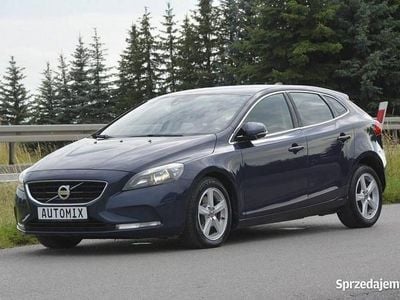 Używany Volvo V40 115 KM (84 kW) 2014 Granatowy Kombi