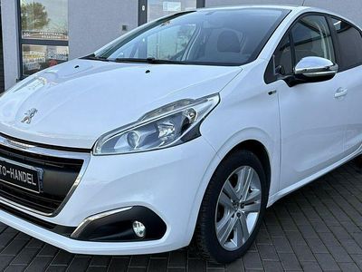 Biały (metalik) Używany 2016 Peugeot 208 Hatchback | 13 900 zł