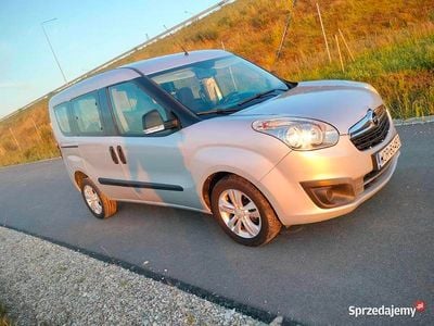 Używany Opel Combo 105 KM (77 kW) 2013 Srebrny Minivan