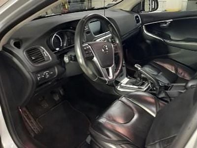 Używany Volvo V40 Ocean Race 150 KM (110 kW) 2016 Srebrny Hatchback