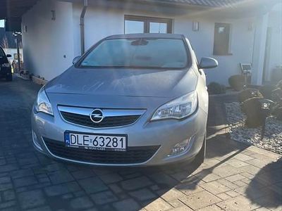 Szary Używany 2010 Opel Astra Hatchback | 18 500 zł (Uczciwa cena)
