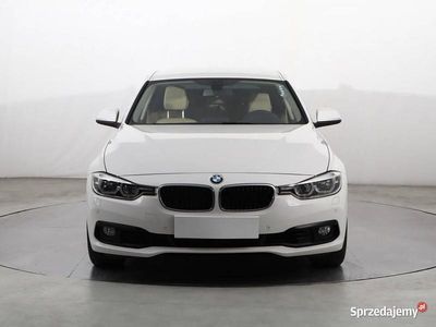 Używany BMW 318 136 KM (100 kW) 2016 Biały Kombi
