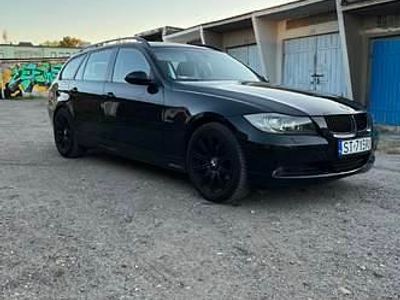 Czarny Używany 2006 BMW 320 Kombi | 10 900 zł (Uczciwa cena)