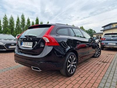 Niebieski Używany 2018 Volvo V60 Kombi | 64 900 zł (Uczciwa cena)