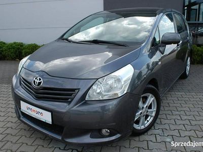 Srebrny Używany 2010 Toyota Verso Minivan | 15 600 zł