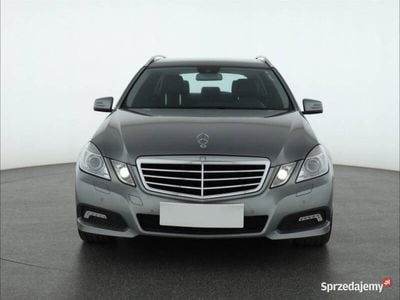 Mercedes E200