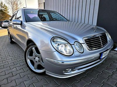 Używany Mercedes E500 306 KM (225 kW) 2002 Srebrny (metalik) Sedan/Limuzyna