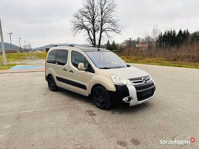 Beżowy Używany 2011 Citroën Berlingo XTR Minivan | 24 900 zł (Dość drogi)